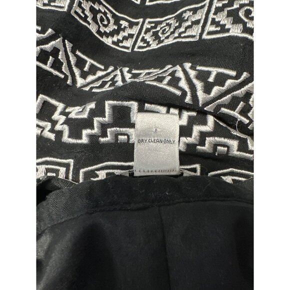 Chico's Black & White Aztec Embroidered Crop Jacket Size 2 US L - Picture 8 of 9